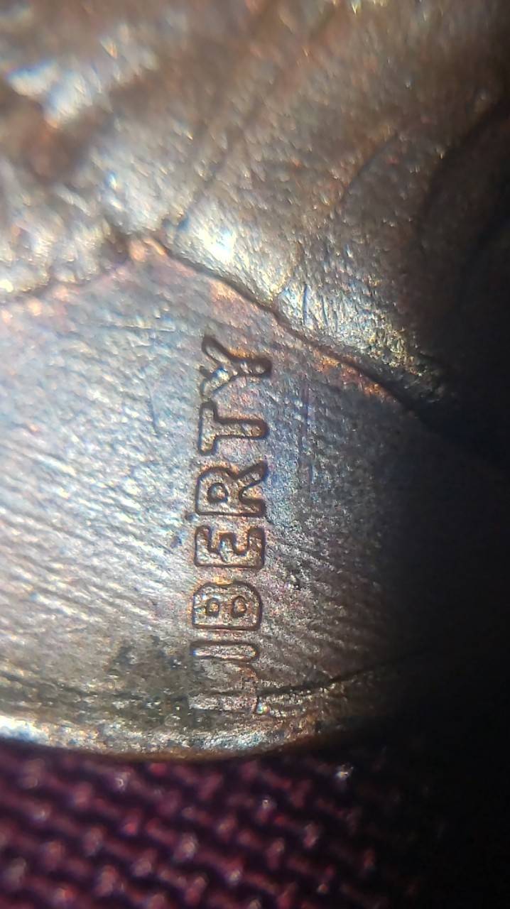 1987-Penny-With-A-Crack-Under-The-Letters?