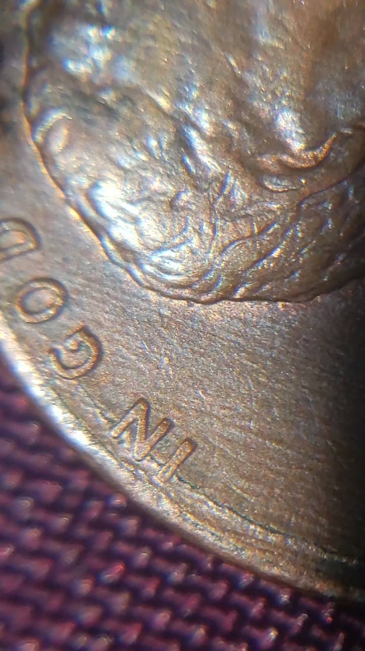 1987-Penny-With-A-Crack-Under-The-Letters?