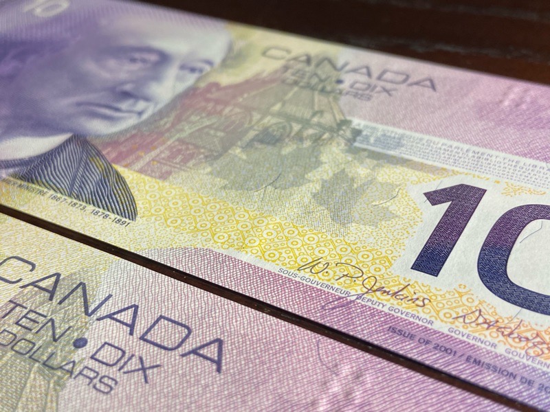 Canada---Banknote-Strap-Marks,-Ink-Warping-Etc