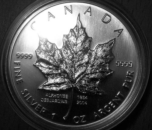 Privy-Silver-Maple-Leaf