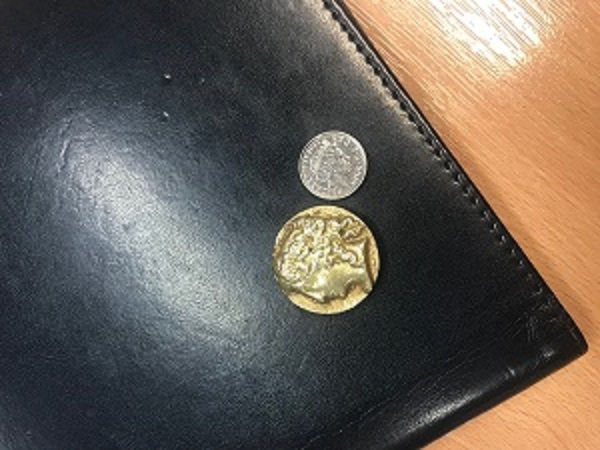Gold-Item-Presume-Not-A-Coin-Id:-Button-Or-Decorative-Pin