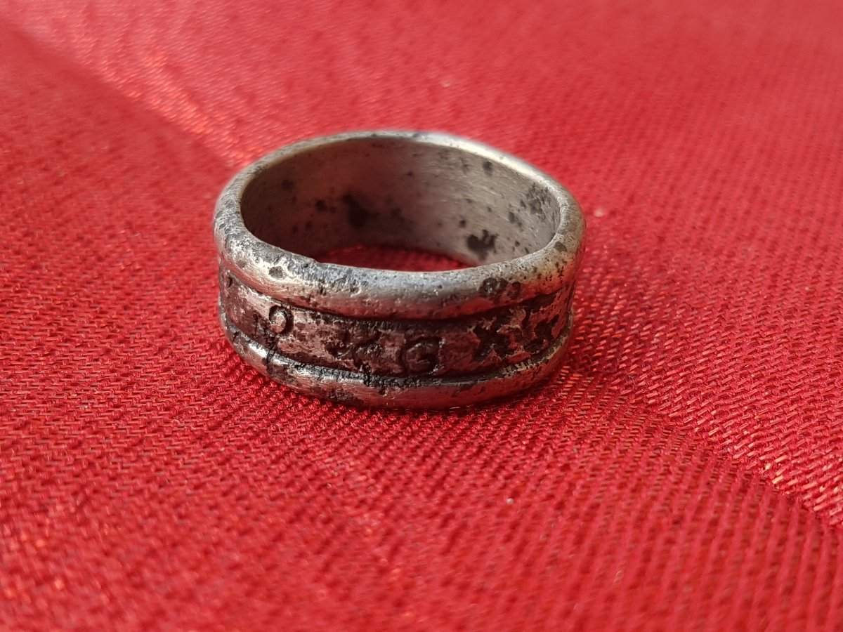 Metal-Detector-Finds-Silver-Ring