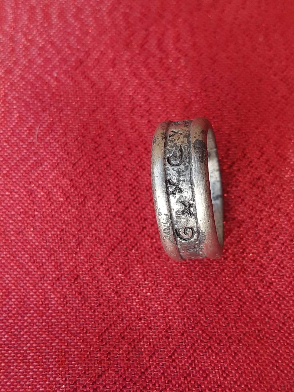 Metal-Detector-Finds-Silver-Ring