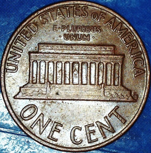 1974-Lincoln-Memorial-Cent-Gutter-Strike-Through-Or-Something-On-Reverse