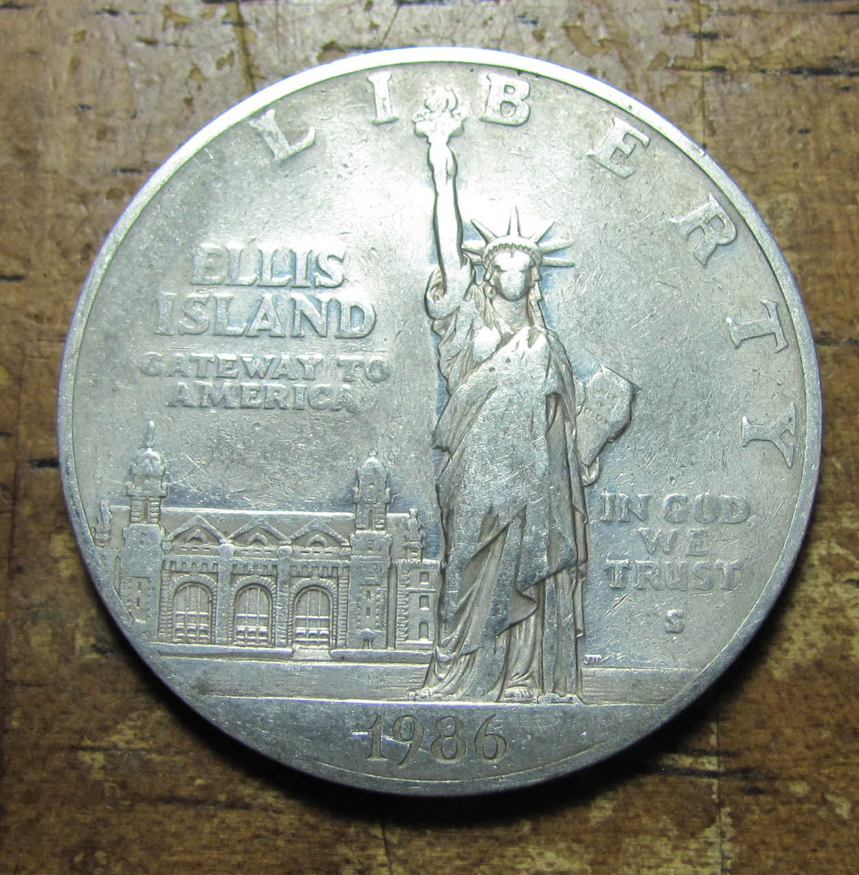 1986-Liberty-Silver-Dollar---Possible-DDO?