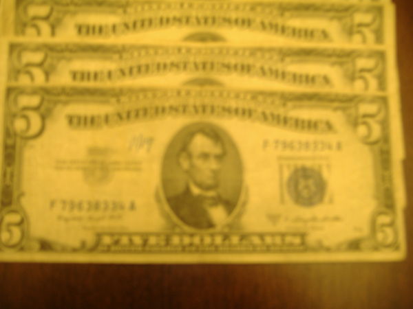 I-Hit-The-Jackpot-With-Paper-Money-Sort-Of.