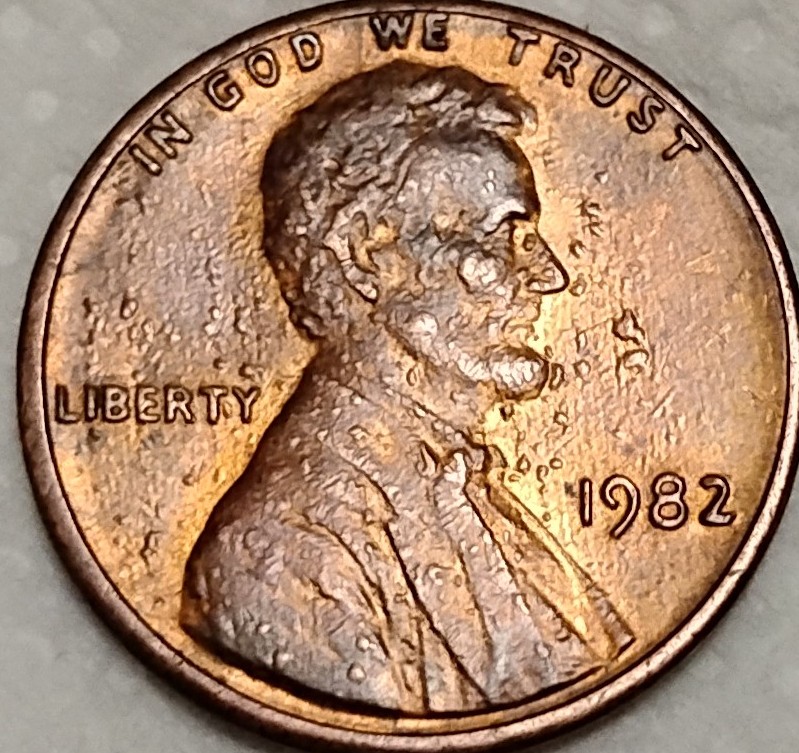 1982-Large-Date-No-Mint-Lincoln-Penny-With-Splashed-Metal-Error-Or-Chemical-Reaction.