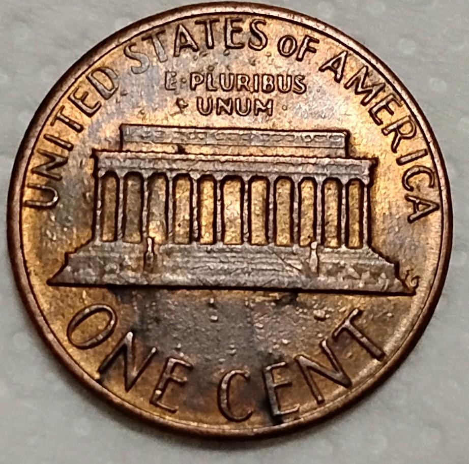 1982-Large-Date-No-Mint-Lincoln-Penny-With-Splashed-Metal-Error-Or-Chemical-Reaction.