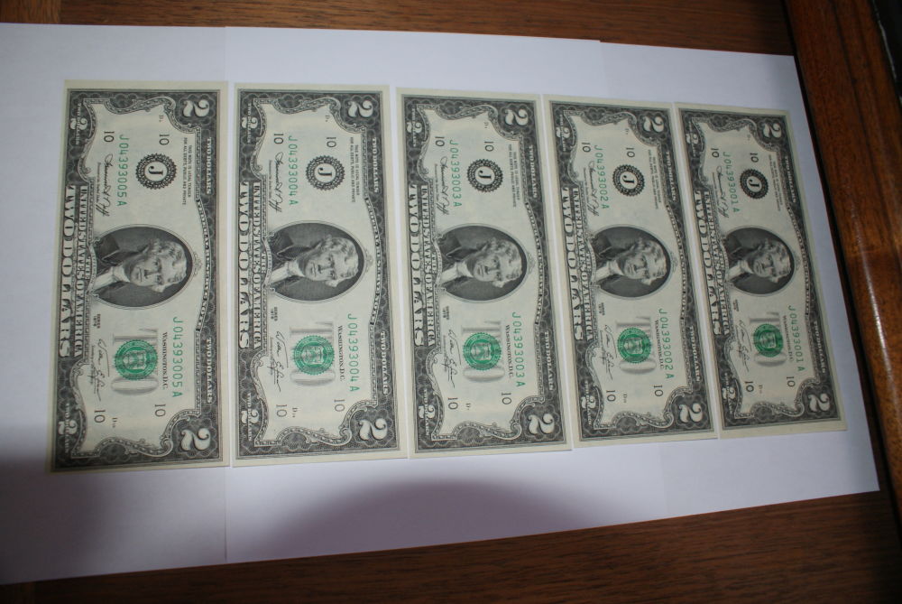 1976-First-Issue,-Uncirculated,-Sequential-Sn,-$2-Bills,-Kansas-City