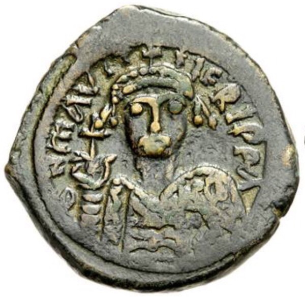 Confusing-Tiberius-II-Constantine-Follis---Help-Please.