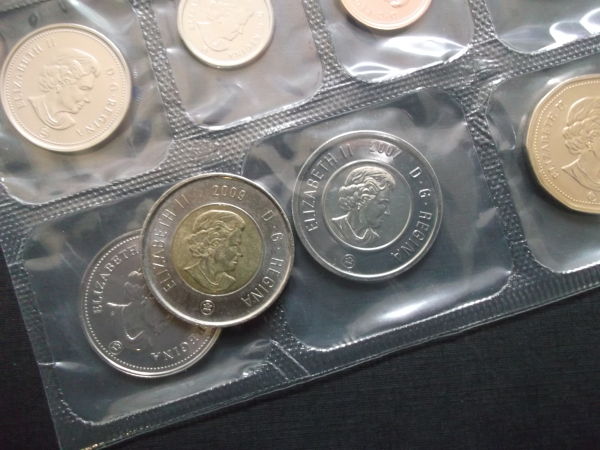 2007-Twoonie-With-Off-Metal-Core?