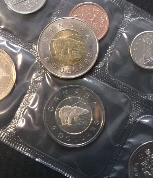 2007-Twoonie-With-Off-Metal-Core?