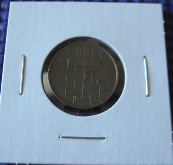 Please-Verify-Rotated-Die,-Netherlands-5-Cent-Coin-1982