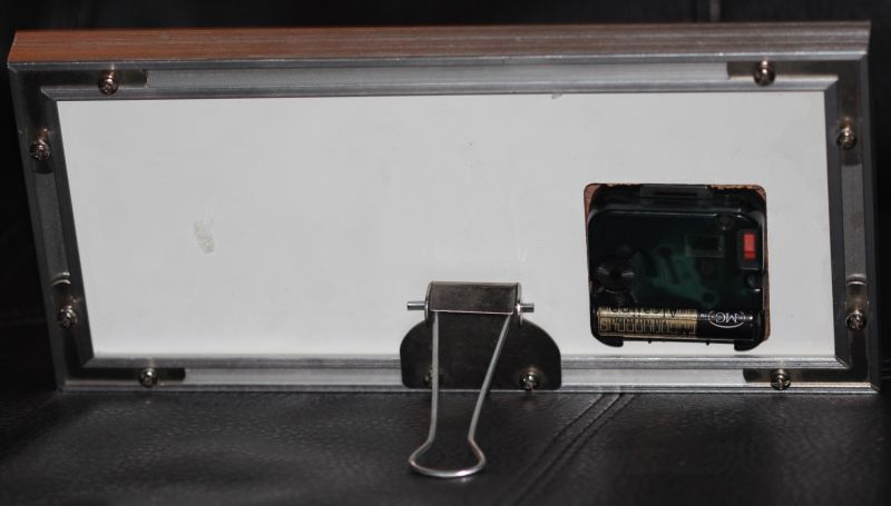 New-$1000-Desk-Clock