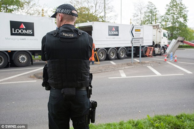 Lorry-Spills-Its-Load-Of-�1million-In-Coins-&-Notes-Omg!!