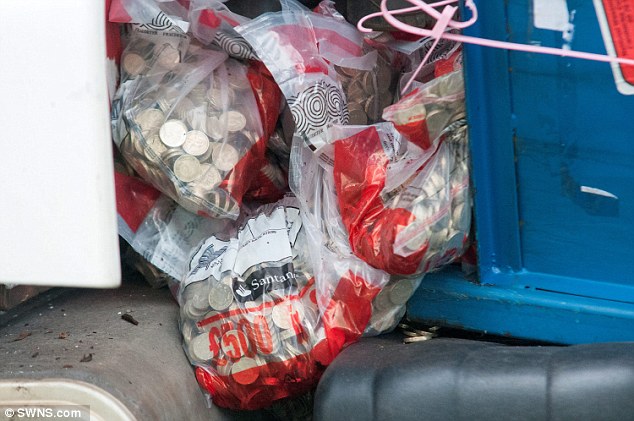 Lorry-Spills-Its-Load-Of-�1million-In-Coins-&-Notes-Omg!!