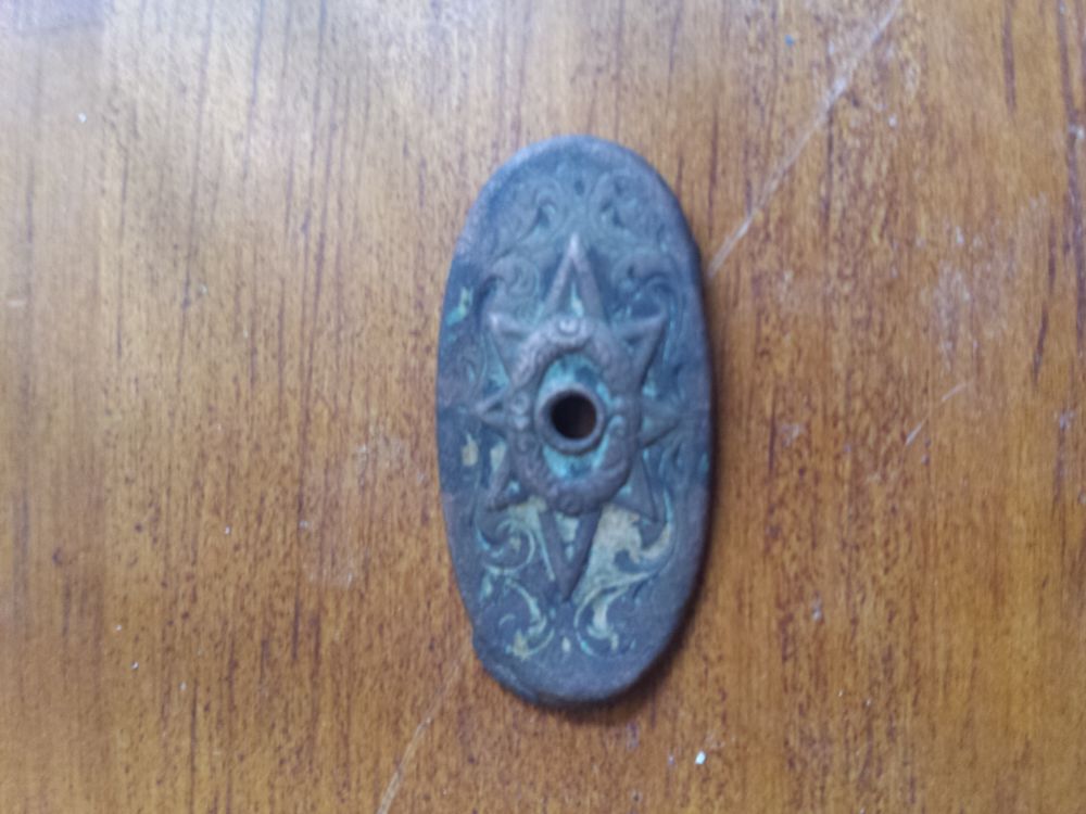 Need-Help-With-ID-Of-Old-Copper-Medalion