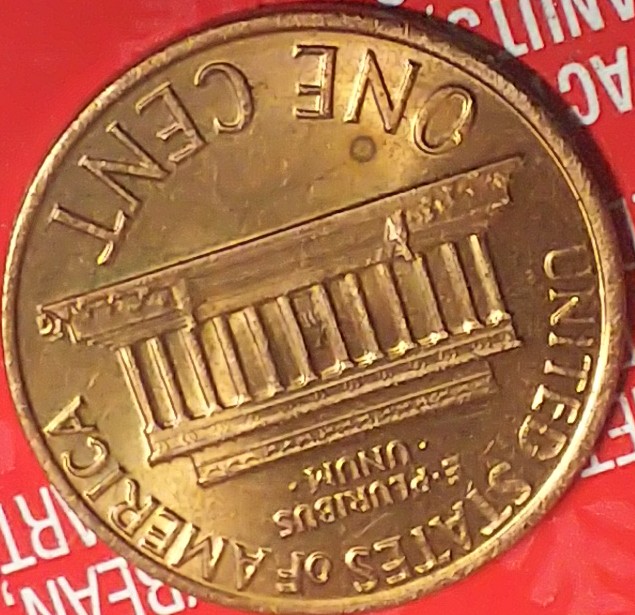 1975-Lincoln-Penny-Has-Some-Extra-Words-/-Letters-I-Believe