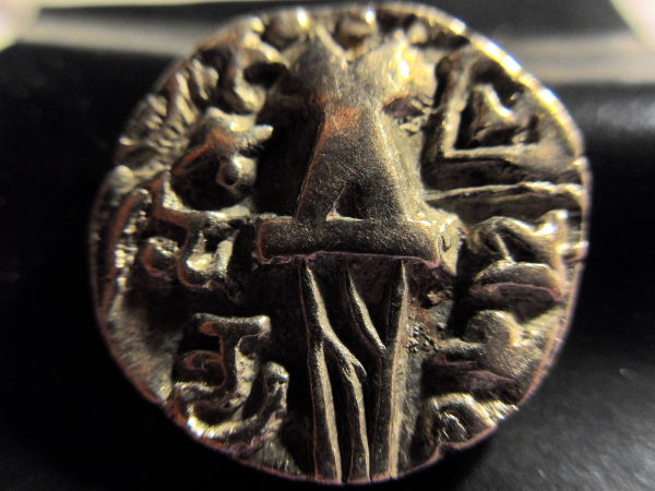 Kidarite-Silver/Gold-Coin;-Fake?