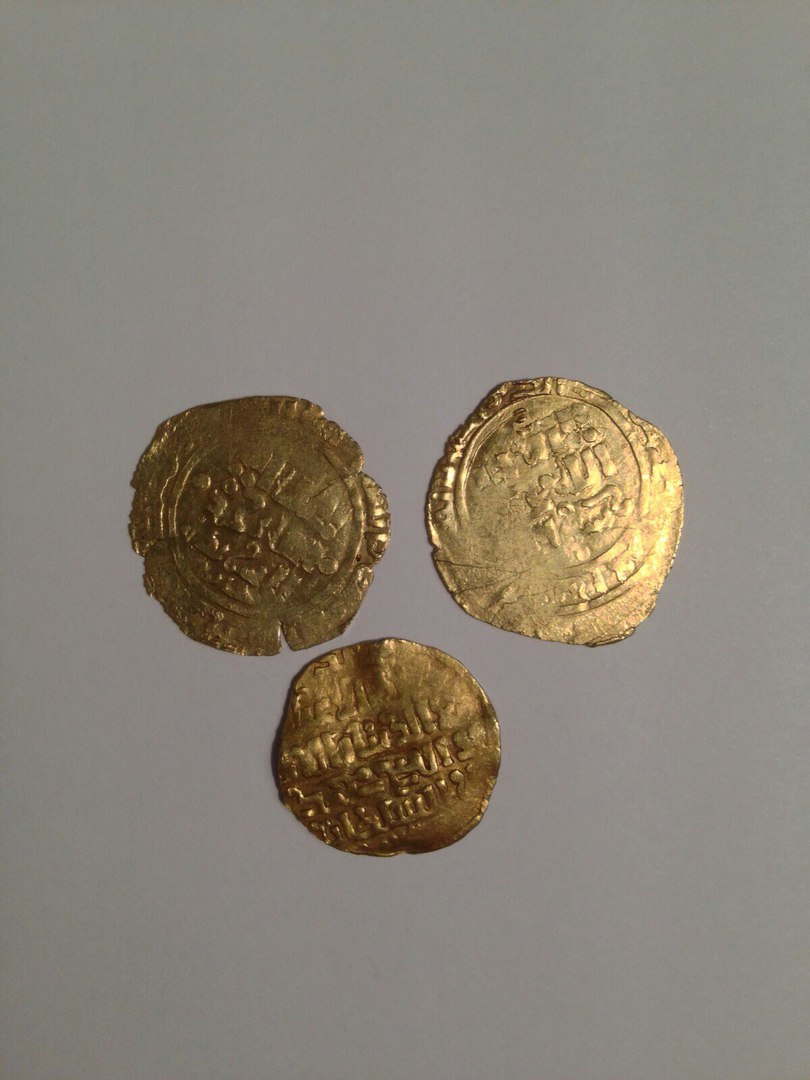 Help-Me-To-ID-These-Three-Golden-Coins