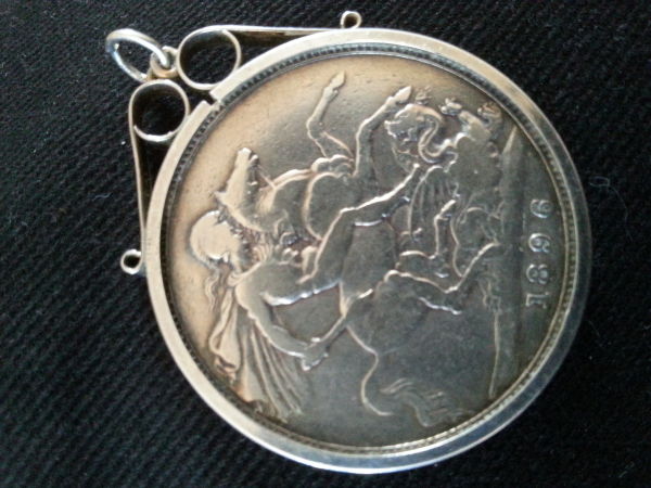 Queen-Victoria-Silver-Crown