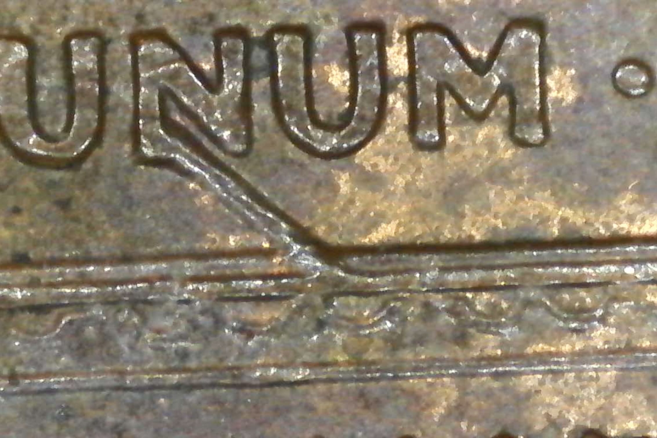 2004-D-LMC-Need-Help-Identifying-Die-Issue---Pronounced-Line-Connects-N-In-Unum-To-Roof