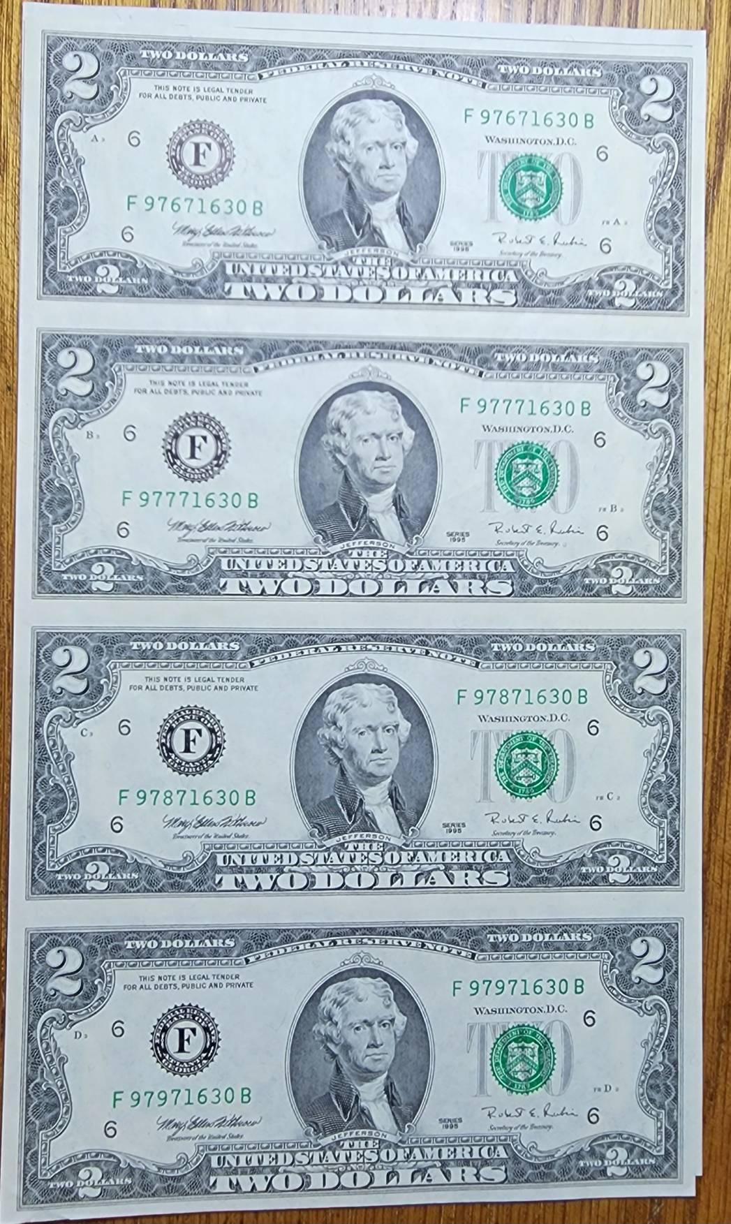 Note-Cutting-Error-On-4-2017-Series-One-Dollar-Bills?