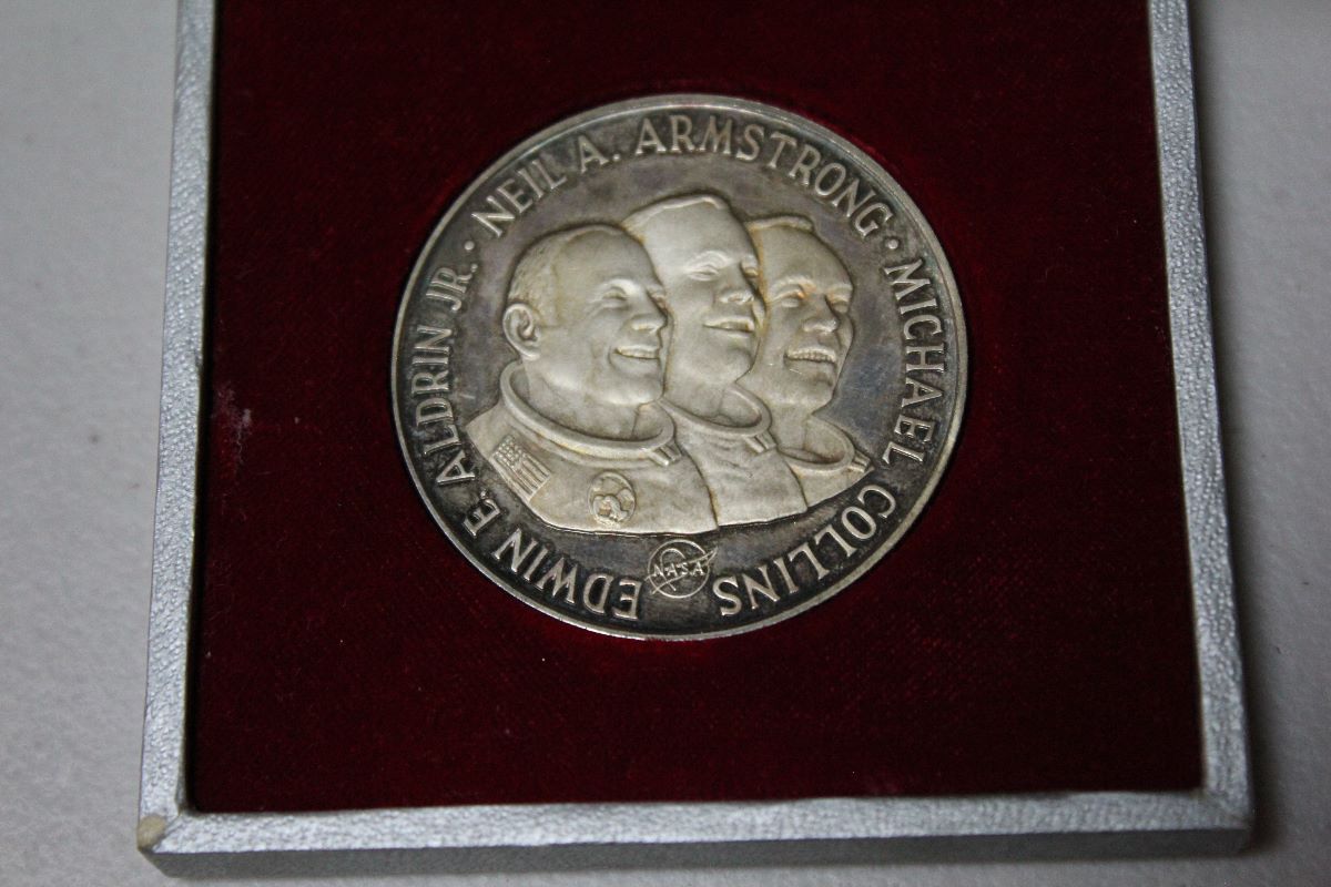 Apollo-11-Silver-Coin-Medal,-Please-Help.-Any-Info?