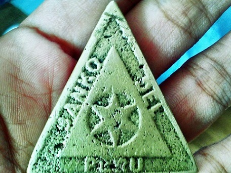 My-Friend-Has-This-Very-Strange-And-Unique-Piece