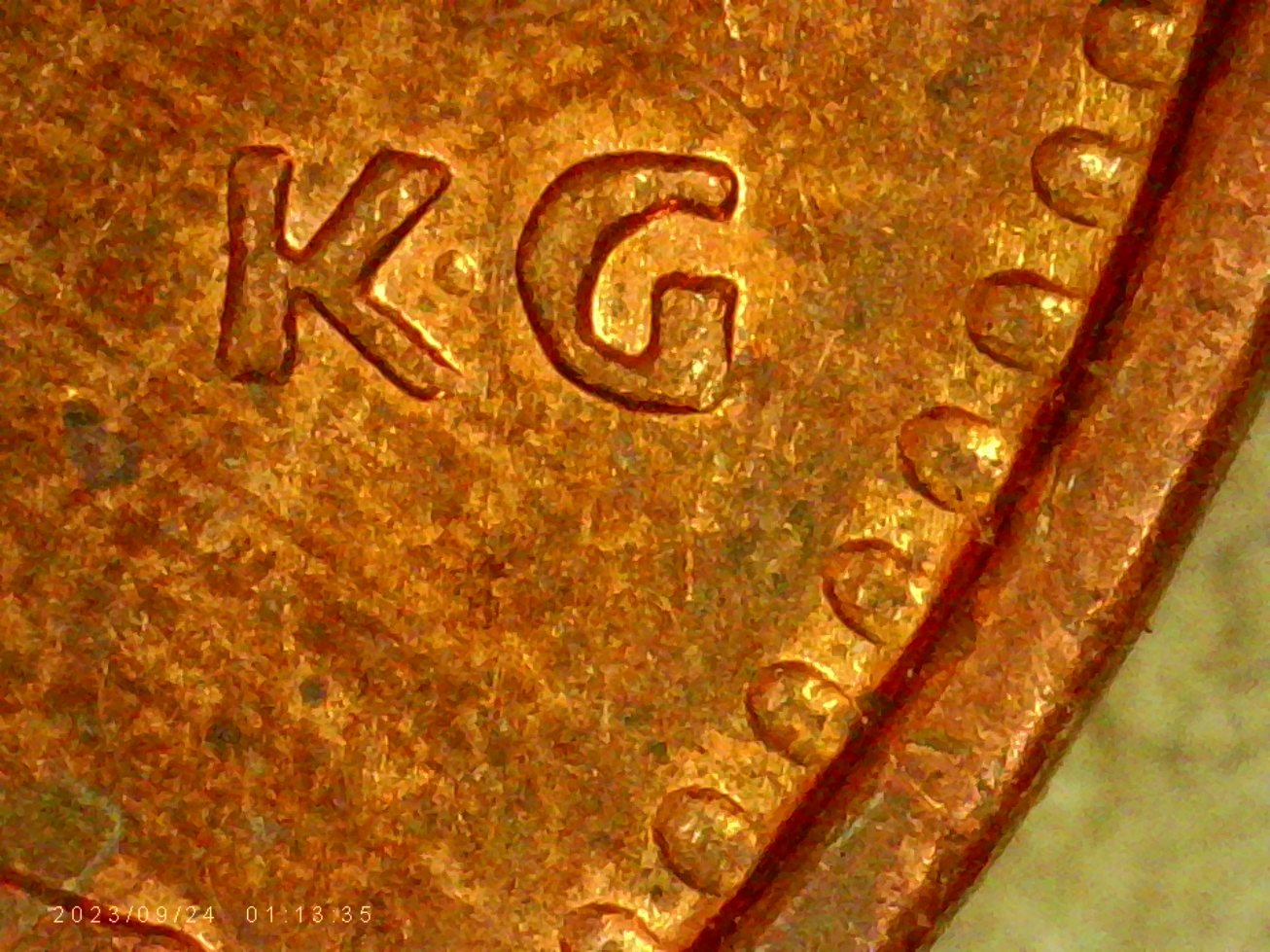 1981-Maple-Leaf-Cent-Is-This-Normal-For-This-Cent?-And-What-Is-On-The-Maple-Leaf?