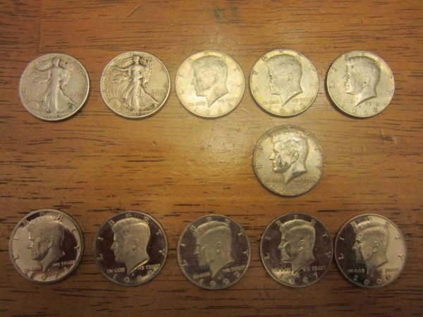 Michigan:-Coin-Searching-Dimes,-Nickels,-Pennies,-Quarters,