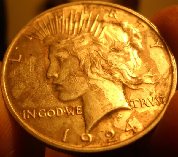 1924-Peace-Dollar---Uneven-Toning