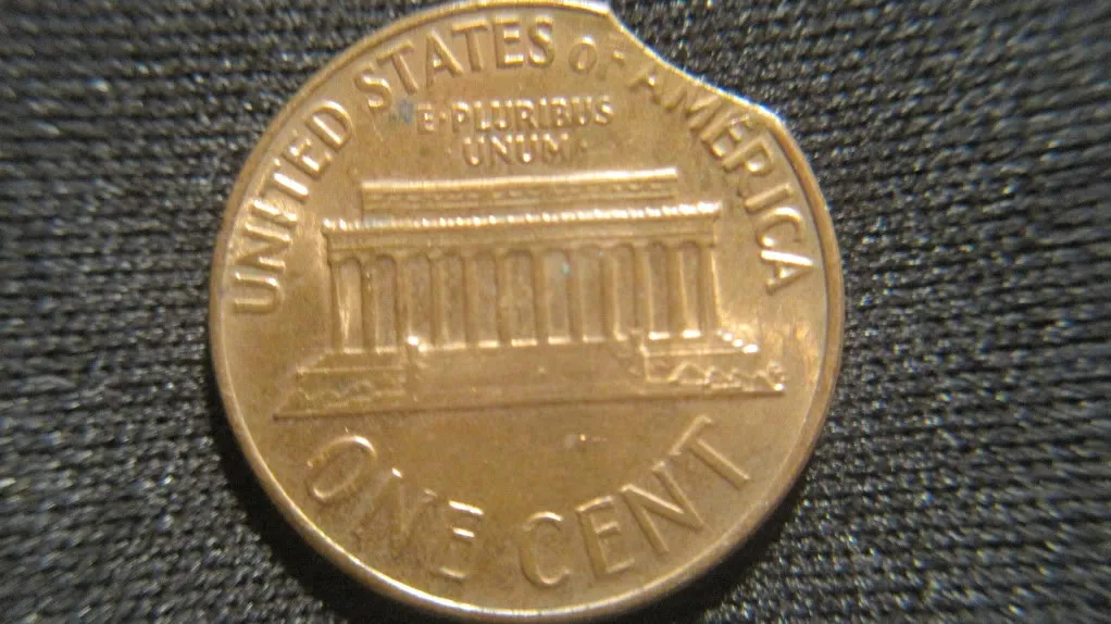 1967-Lincoln-Memorial-Cent-Clipped-Planchet?-Is-This-Legit-Or-PMD?