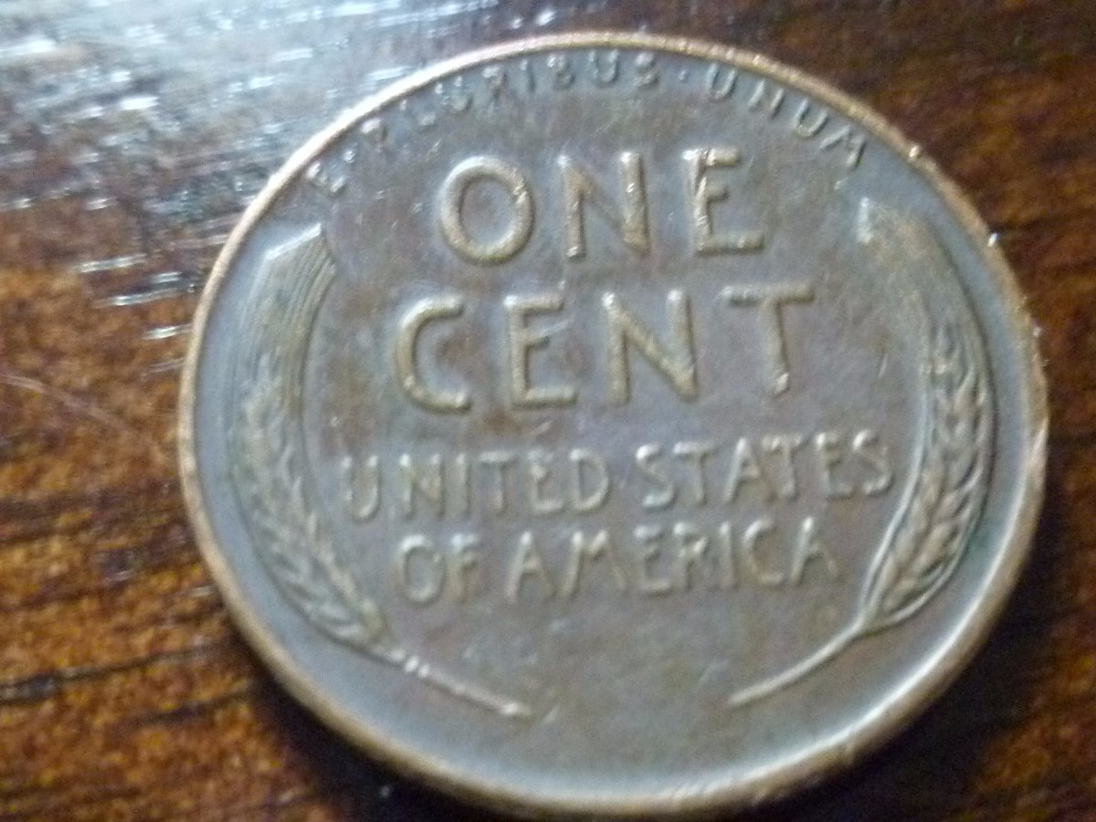Does-This-Look-Like-Extra-Cud-On-1953-Lincoln-Penny?