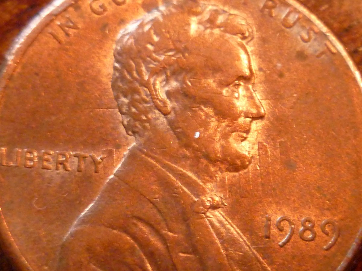 Is-Part-Of-The-1989-Lincoln-Penny-Reverse-On-The-Obverse?