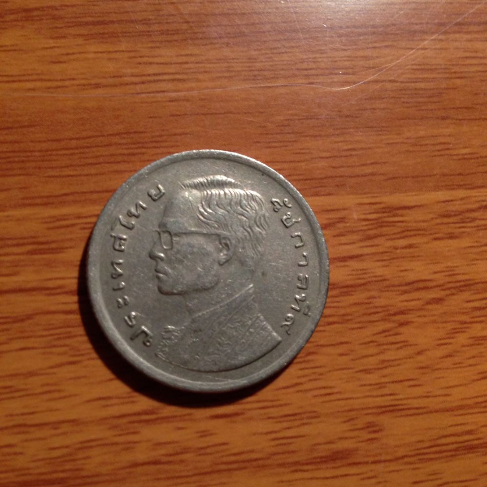 What-Is-This-Coin?-Doesn't-Have-Any-English-Numbers