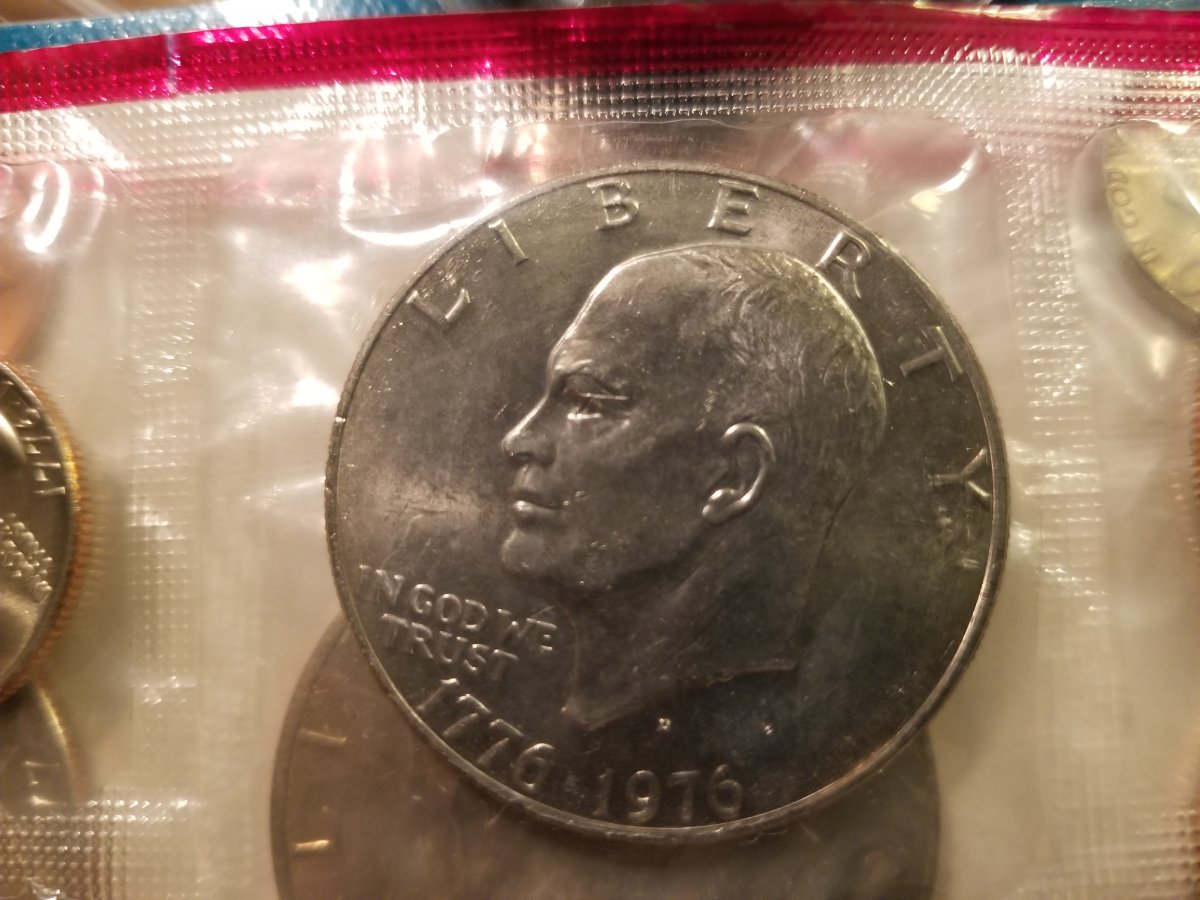 1976-US-Mint-Set-With-Dings--Requesting-Expertise