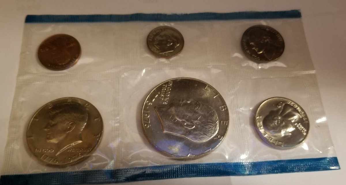 1976-US-Mint-Set-With-Dings--Requesting-Expertise