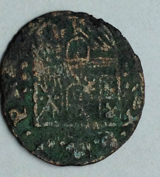 Unknown-Old-Coin-With-Shield-And-Building