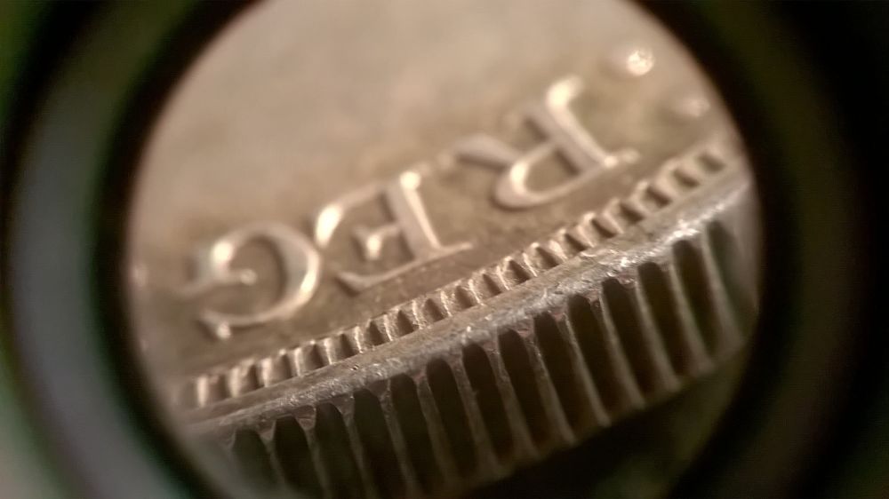 Let's-Play-Which-One-Is-The-Counterfeited-Coin