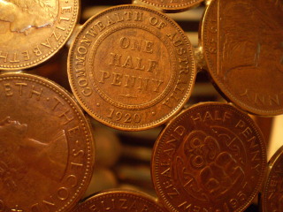 Hanging-Pot-Made-Of-Coins