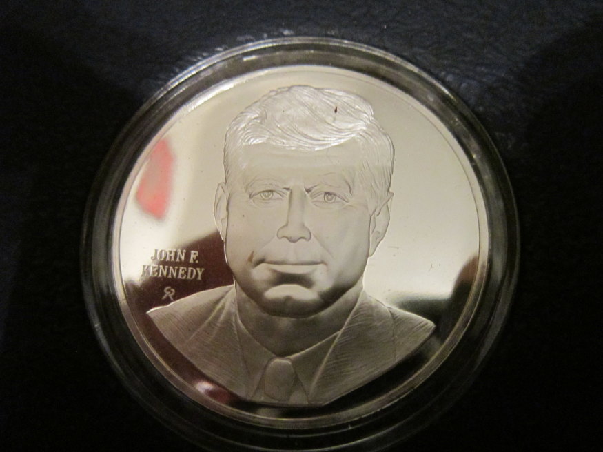 First-Edition-Proof-Sterling-Silver-Presidential-Set.
