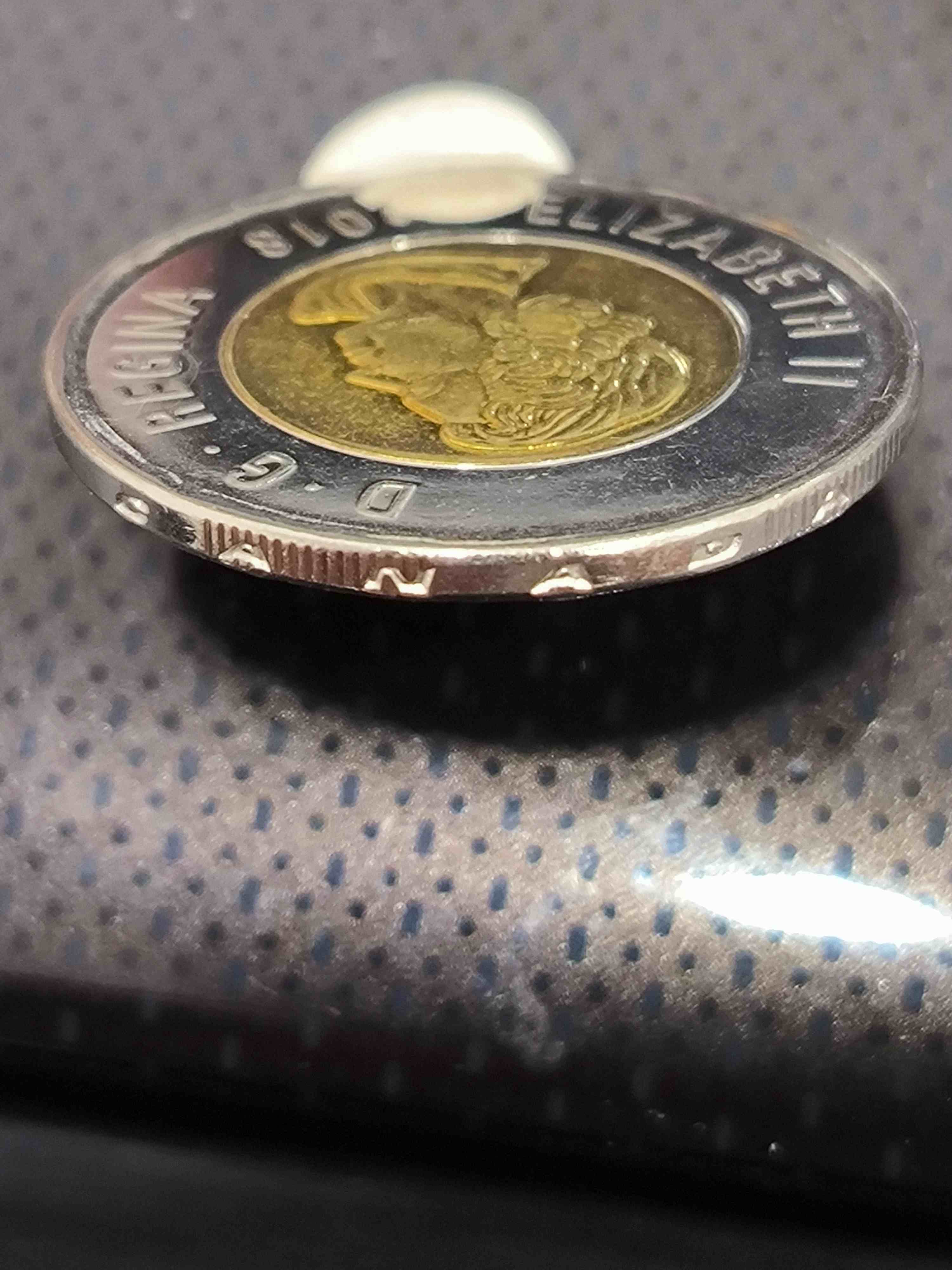 2018-Canadian-Toonie-Inverted-Security-Edge-Letter