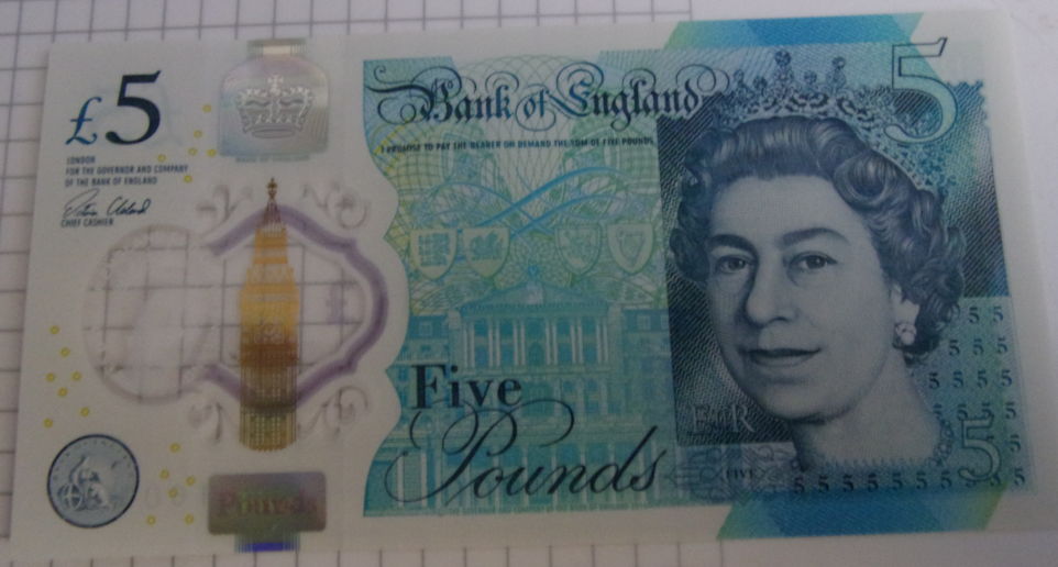 New-UK-5-Pound-Note-Out-In-September-With-Pics