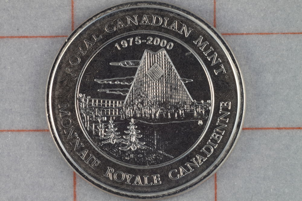 I-Need-Help-Identifying-This-Coin...-Canadian-Half-1975-2000-25th-Anniv