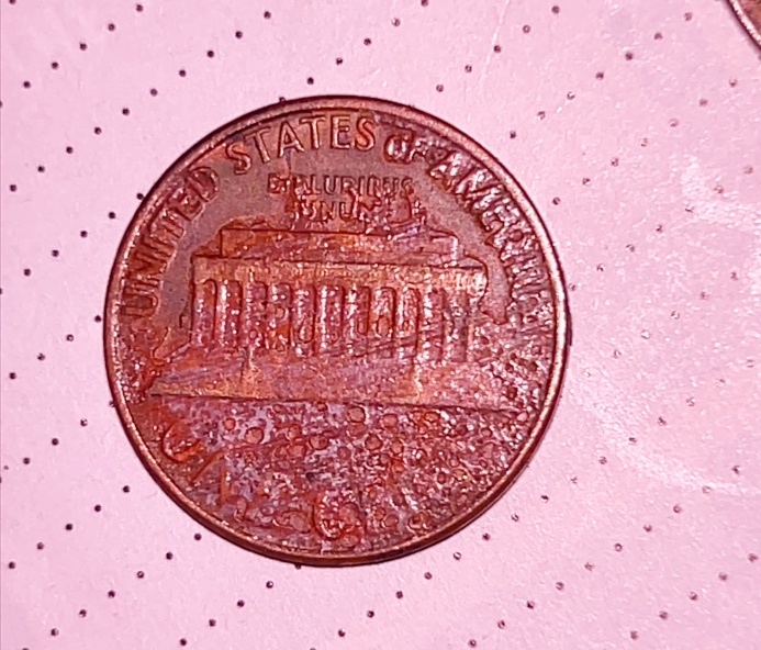 1975-Lincoln-Cent-With-Odd-Looking-Reverse!