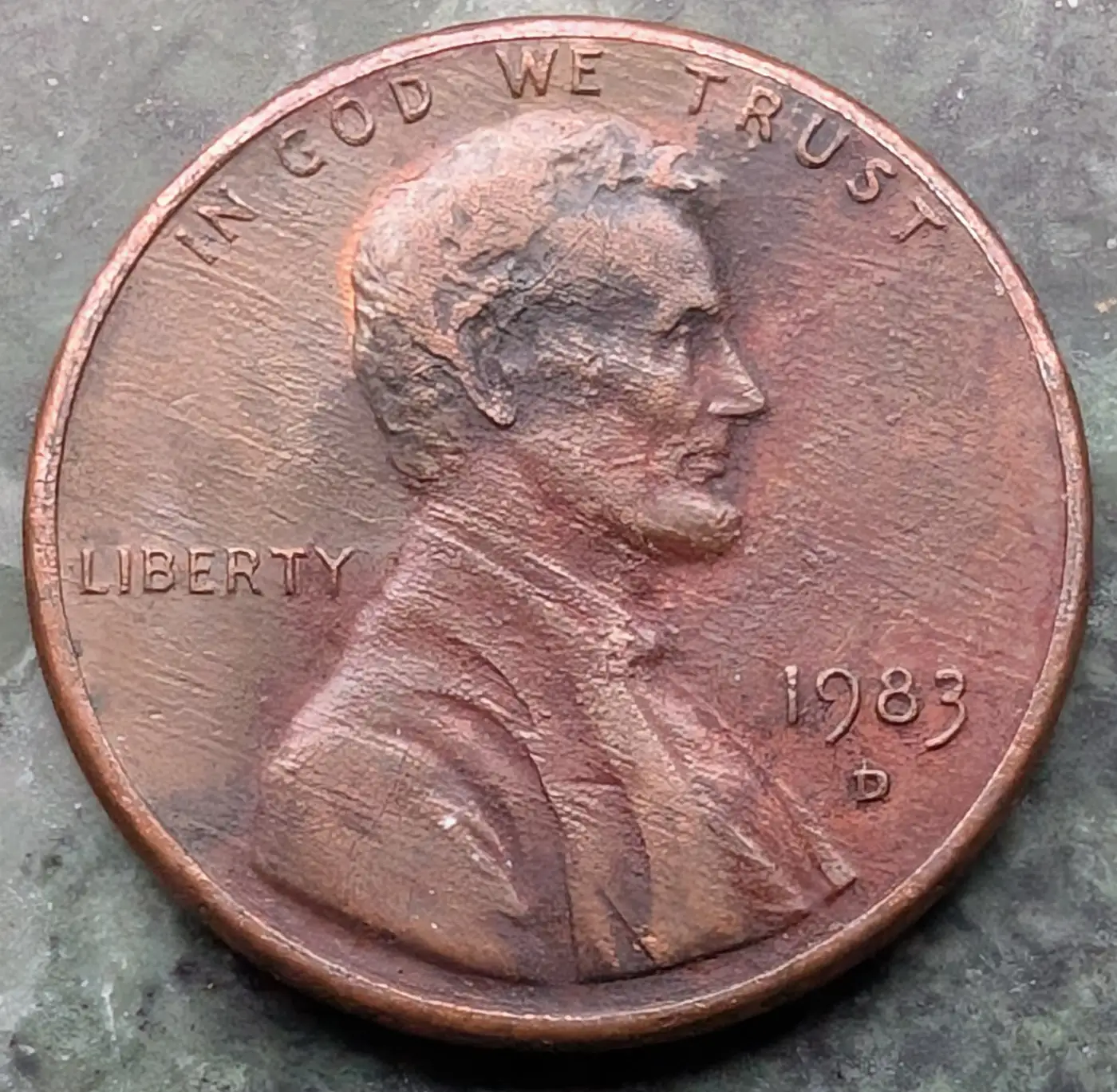 1983-D-Penny-With-Unusual-Strike-Error-On-Reverse--See-The-'S'-In-Pluribus
