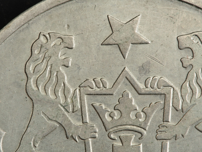 A-Pictoral-Genuine-/-Fake-Coin-Comparison-Of-A-1923-Danzig-5-Gulden-Coin.