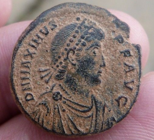 Help...-Recently-Aquired-This-Coin,-Seems-To-Be-A-Rare-One?-Any-Ideas