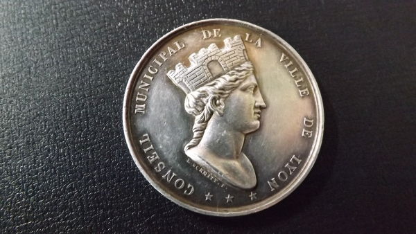 Unidentified-French-Medal